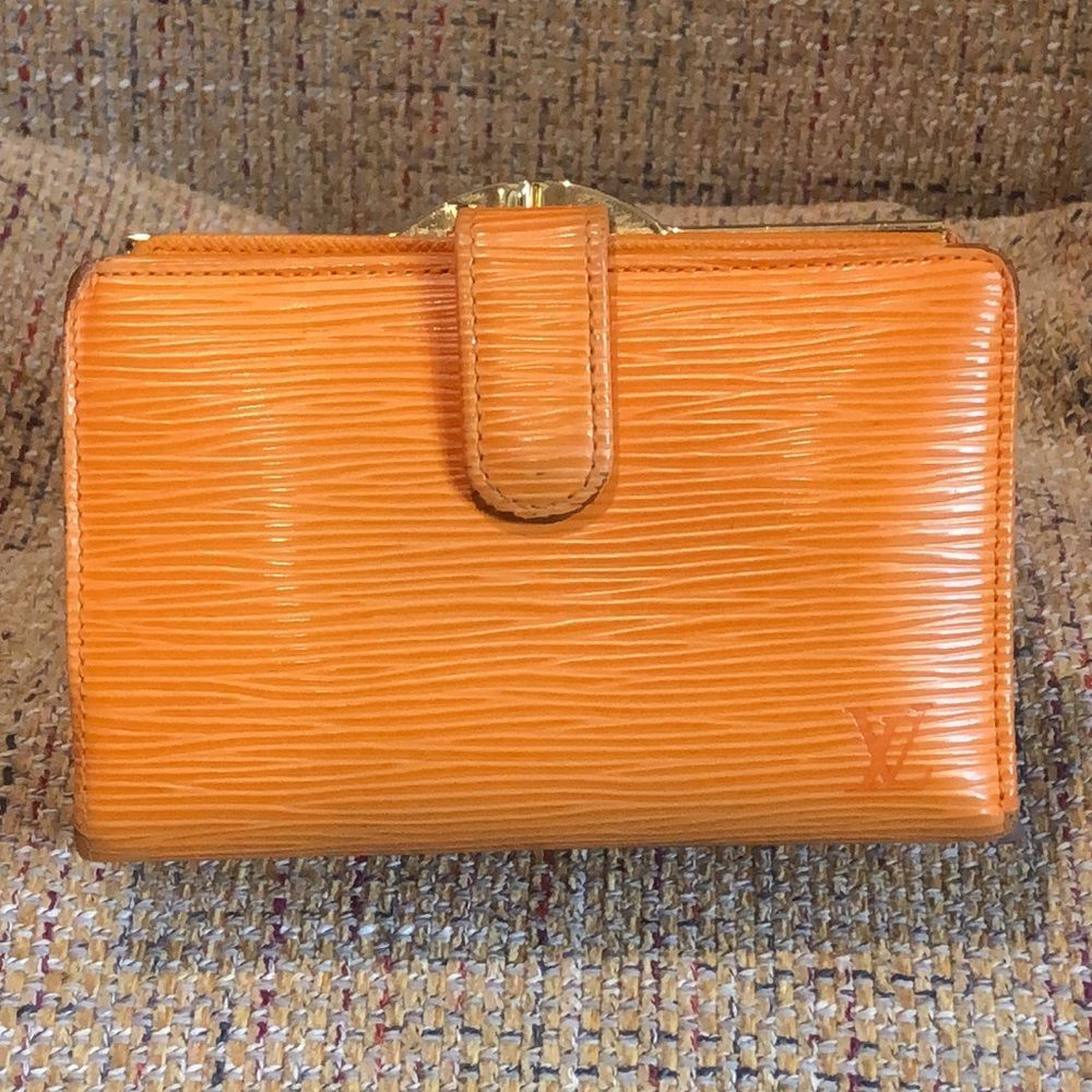 LOUIS VUITTON Orange EPI Porte Monnaie Viennois Bifold KissLock Wallet RARE